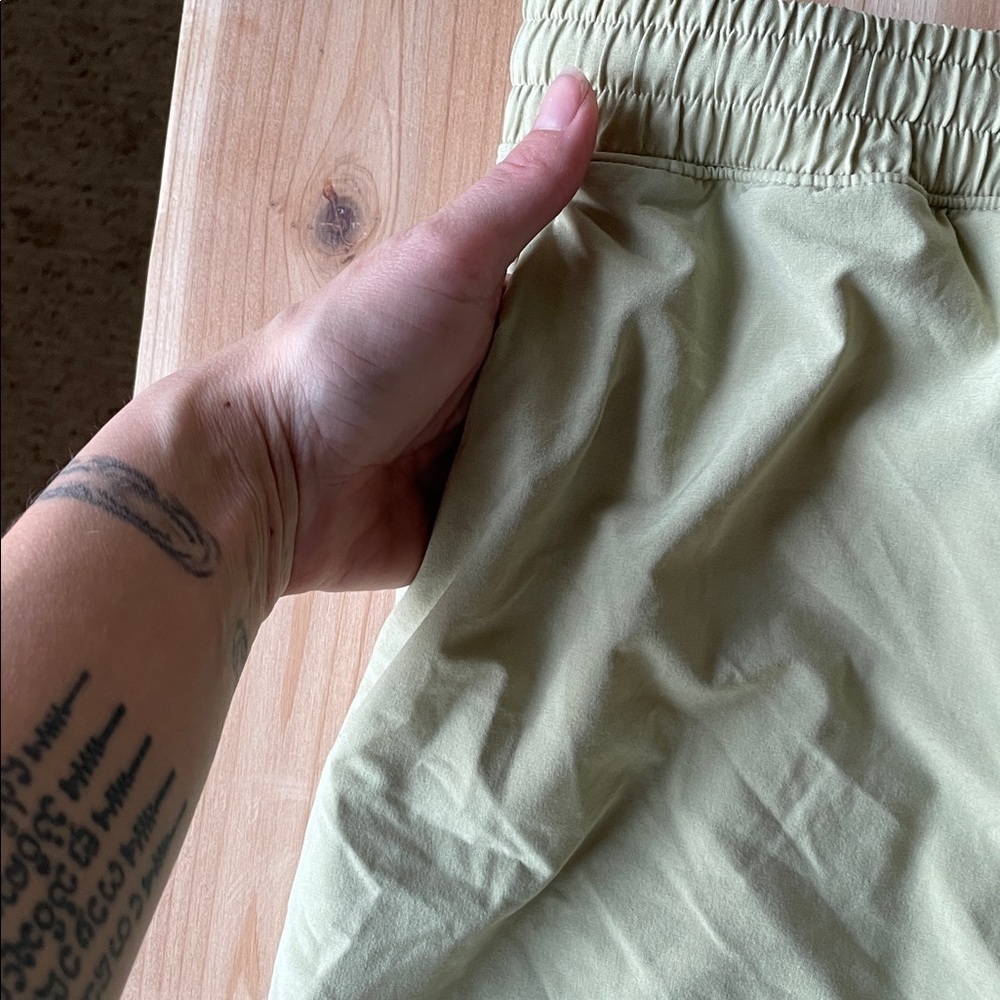 Lululemon Mens Green Pace Breaker Shorts Fully Lined 7" - Picture 8 of 9